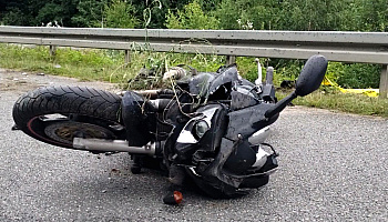 Tragiczny wypadek na zjeździe z S7. Zginęła pasażerka motocykla Tragiczny wypadek na zjeździe z S7. Zginęła pasażerka motocykla